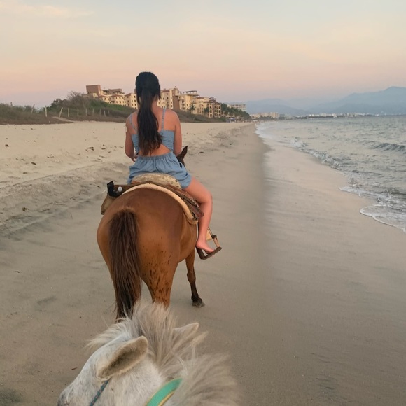 Open-back romper - Picture 2 of 2